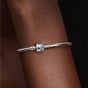 Sparkling Barrel Clasp Bangle